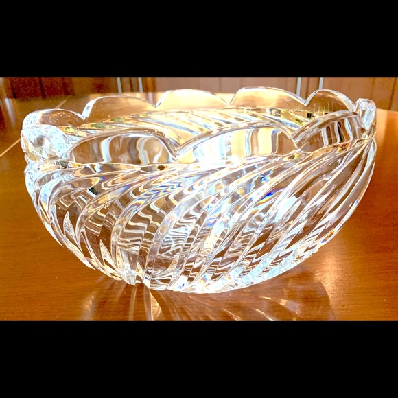 Heavy real lead crystal center piece fruit bowl candy bowl swirling pattern cut - Picture 2 of 6